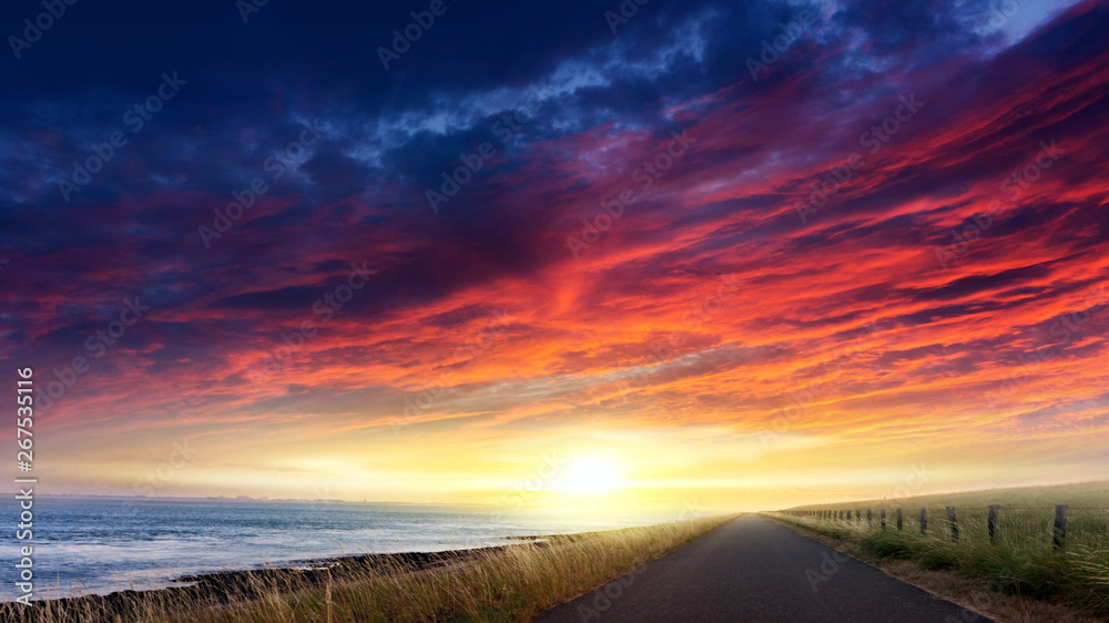 Obraz premium Asphalt Road Sea Sunset .Sunset or sunrise with clouds . Paradise heaven . light about the sky .
