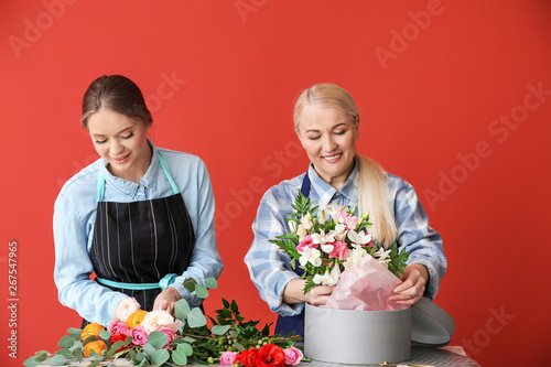 Florists making beautiful b...