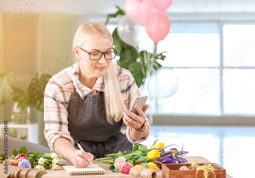 Florist taking order by pho...
