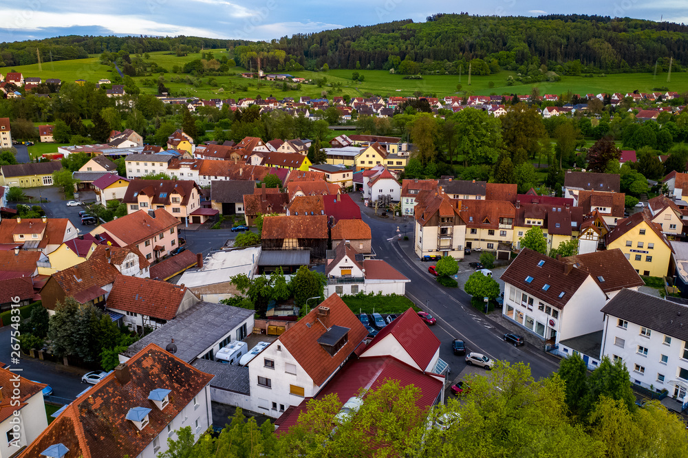 Das Dorf Schlüchtern in Hessen aus der Luft