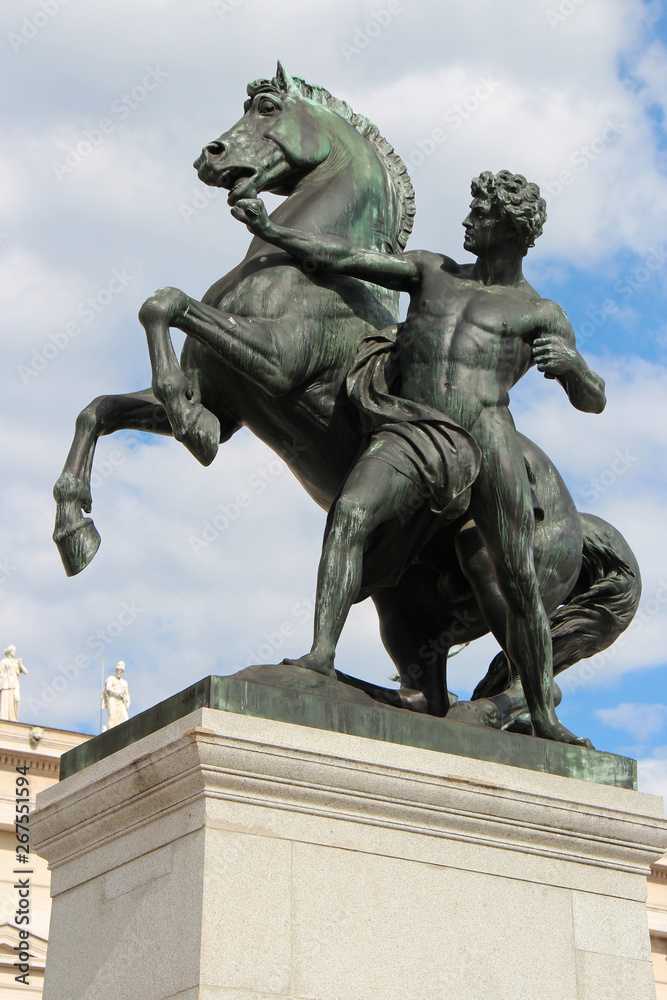 Obraz premium statue of a man with an horse in Vienna (Austria)