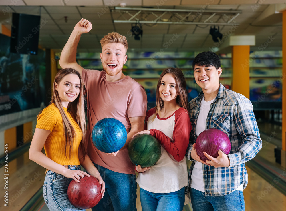 Fototapeta premium Happy friends in bowling club