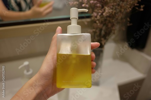 Cleansing oil for face washing