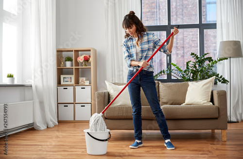 Foto people, housework and housekeeping concept - happy asian woman with mop and buck