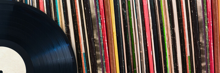 Keuken achterwand Voor hem Vinylplaat met vintage albumcollectie  © Delphotostock