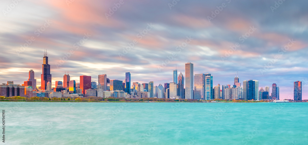 Fototapeta premium Downtown Chicago Skyline o zachodzie słońca w Illinois