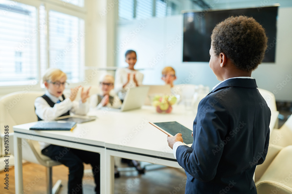 Junge Business Berater im Consulting Workshop Junge Business Berater im Consulting Workshop