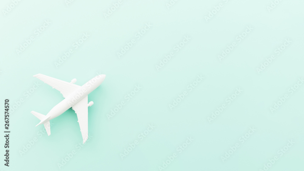 Obraz premium Small toy plane on blue table