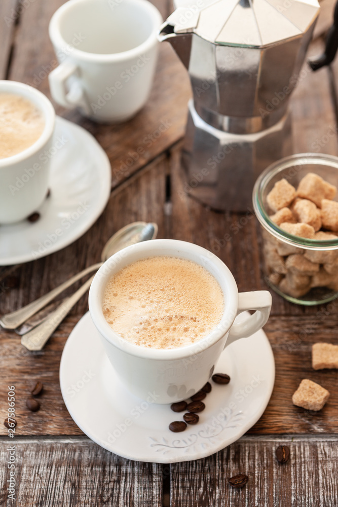 Obraz premium Tasse mit frischem Kaffee