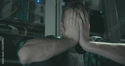 Network administrator reacts on unbearably loud signal in server room