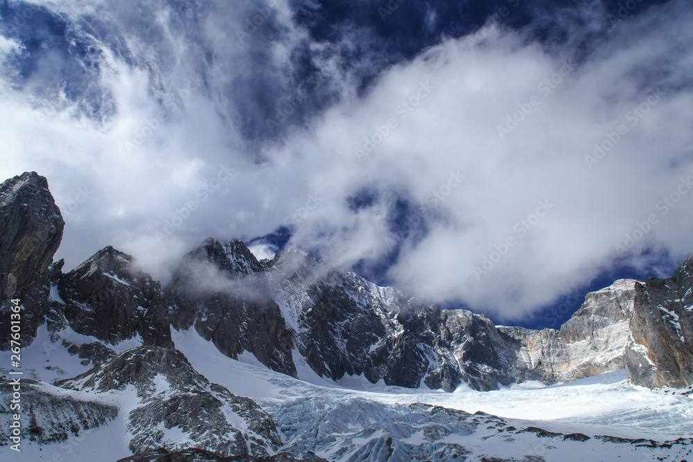Jade dragon snow mountain scenery Jade dragon snow mountain scenery