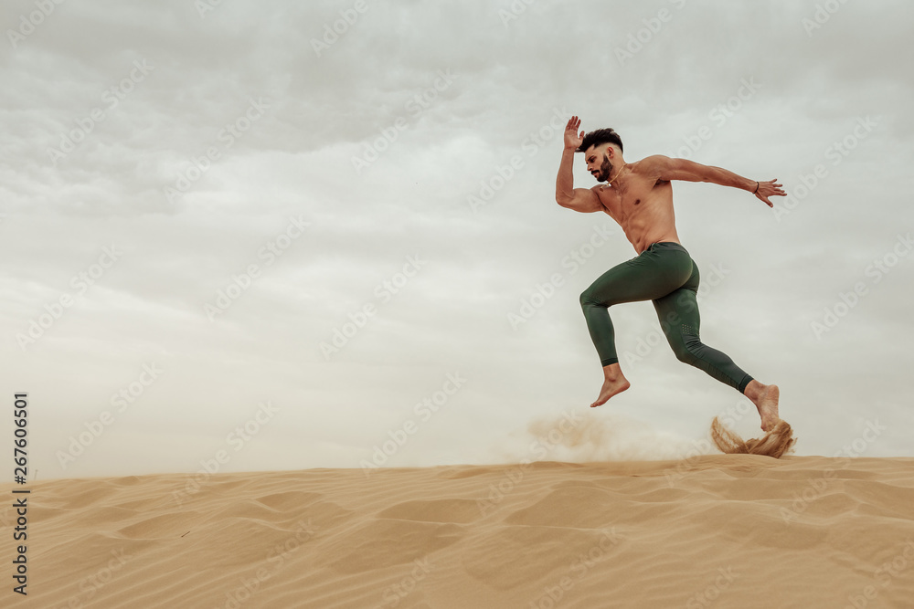 Obraz premium The desert is my gym