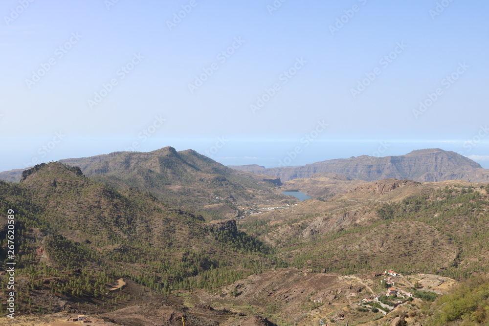 Die schönen und natürlichen Berge und Täler Gran Canarias. Spanien