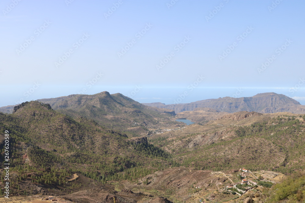 Die schönen und natürlichen Berge und Täler Gran Canarias. Spanien Die schönen und natürlichen Berge und Täler Gran Canarias. Spanien
