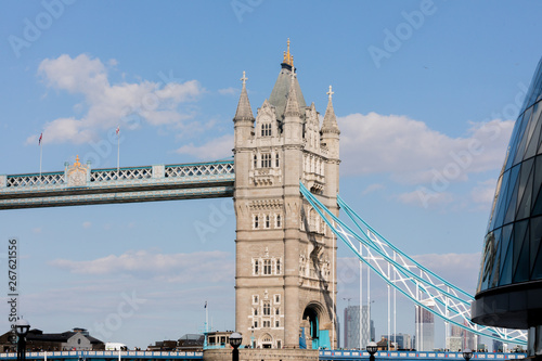 Monument - The London Bridge - UK HD