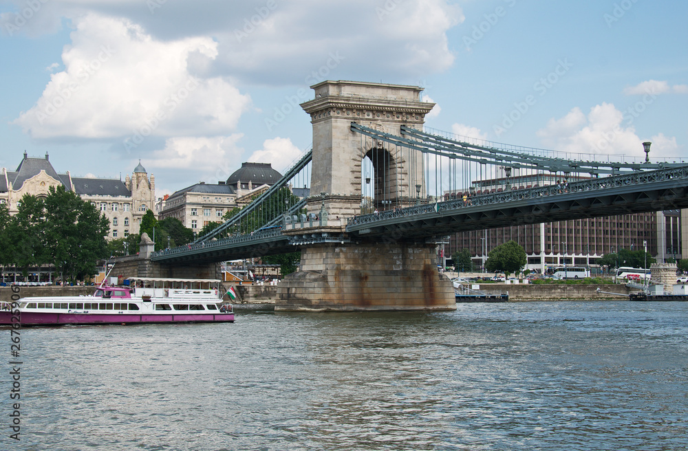 Obraz premium Budapest Danube Bridge