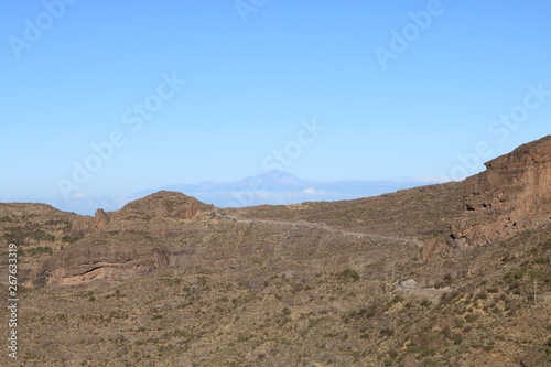 ntergrund der prominenteste Vulkan der Kanarischen Inseln, der Pico del Teide auf Teneriffa. Mit einer Höhe von 3718 Metern ist er zugleich der höchste Berg Spaniens. Gran Canaria , Spanien