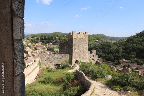 Château médiéval de Saint Montan en Ardèche construit au 11 ème siècle