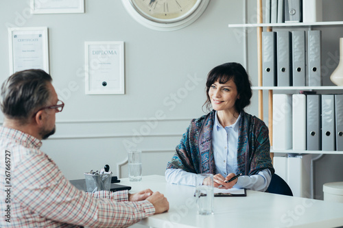 HR specialist helping to an employee manage his time