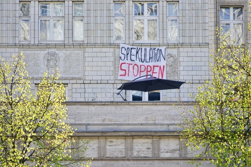 Transparent in der Karl-Marx-Allee: Mieterprotest in Berlin photo