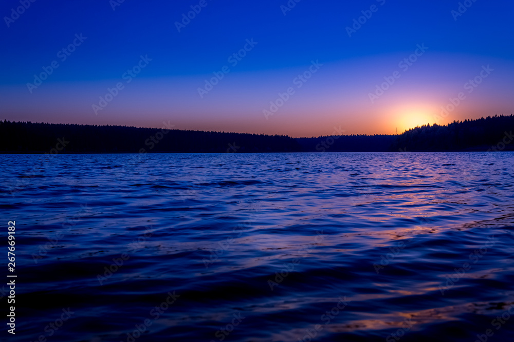Obraz premium sunset over an idyllic lake
