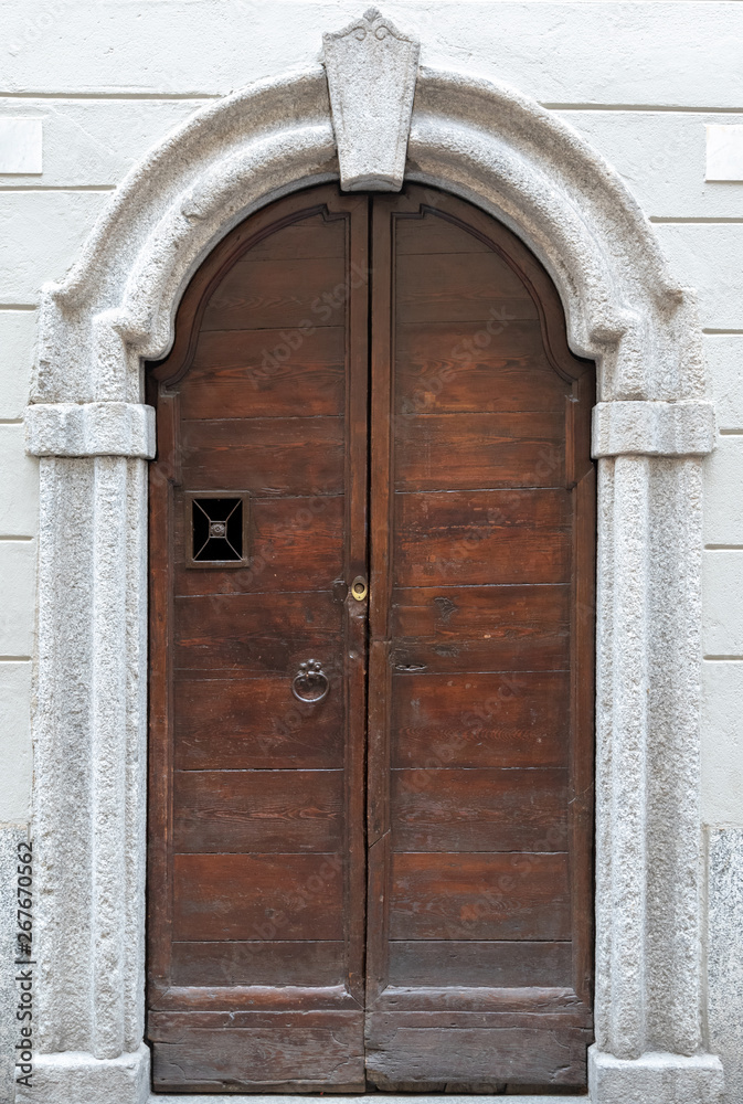 antica porta ingresso casa italia