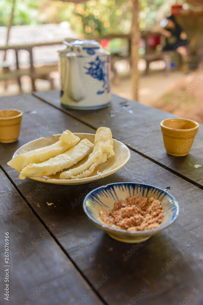 Φωτογραφία Plate of tapioca root which is dipped into a mix of salt, pepper and chilli powder, a staple food of the Viet Cong during the Vietnam War