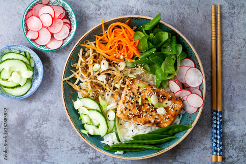 Salmon teriyaki with pickled carrots and radishes, lamb lettuce and avocado