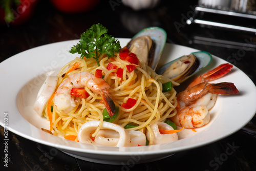 italian seafood saghetti with pasta with clams