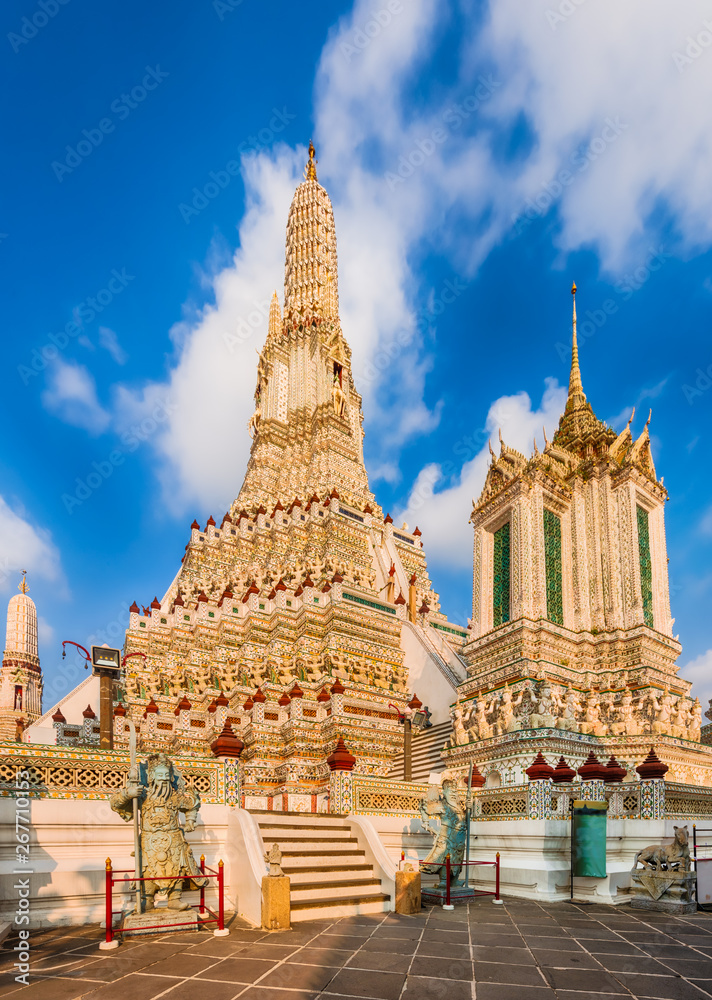  Beautiful view of War Arun. Bangkok, Thailand.