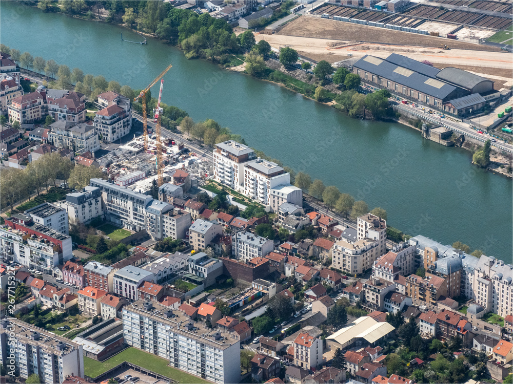 vue aérienne de Charenton-le-Pont à l'est de Paris
