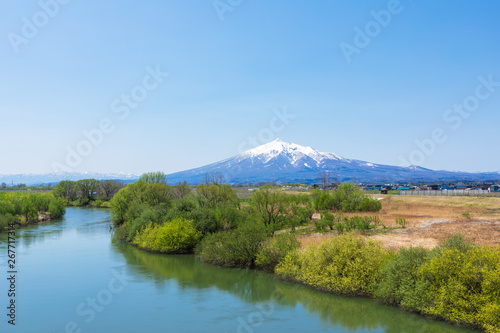 (青森県-風景)津軽富士の岩木山と岩木川の風景１