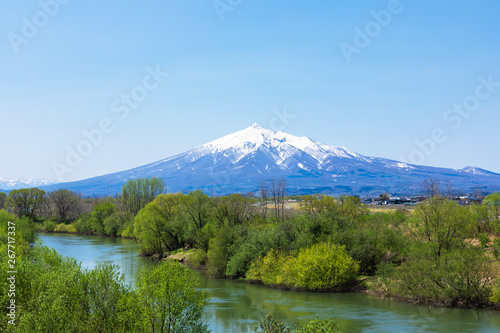 (青森県-風景)津軽富士の岩木山と岩木川の風景３