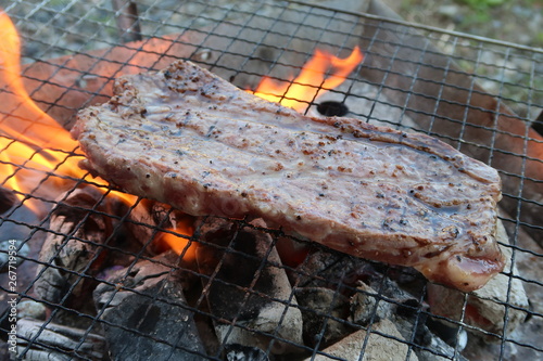 バーベキューの豚肉ステーキ