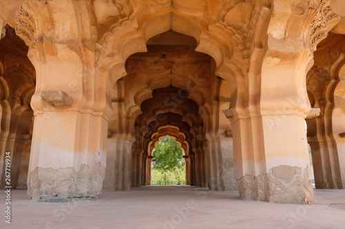 arches au sein d un temple  hampi  inde