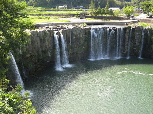 夏の原尻の滝　Harajiri Waterfall photo