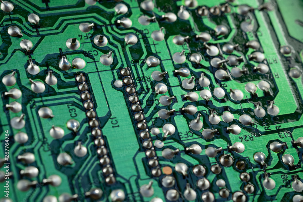 Composant électonique et circuit informatique de carte mère Composant électonique et circuit informatique de carte mère