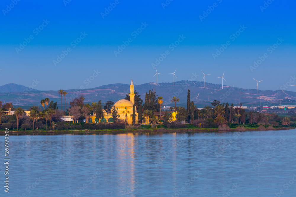 Obraz premium The ancient Hala Sultan Tekke or Mosque of Umm Haram in the Islamic religion is a Muslim shrine. Salt lake in Larnaca. Cyprus.