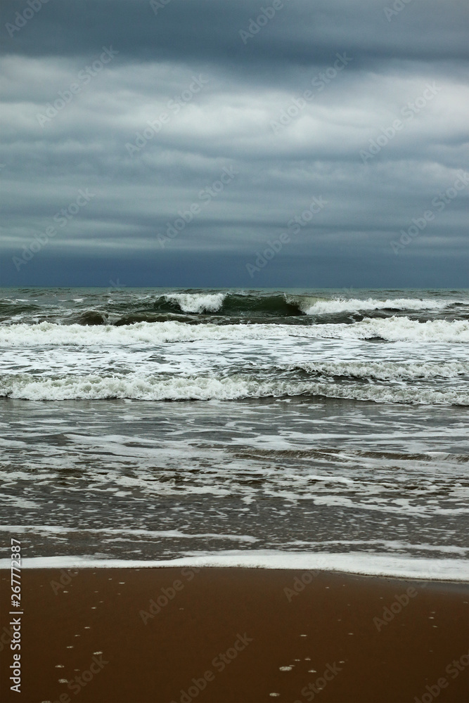 View of the sea with waves a stormy day