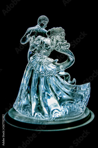 Bride and groom figurines. Figurines dancing at a wedding cake