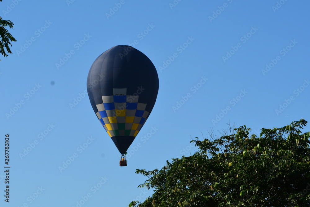 Obraz premium balonismo torres