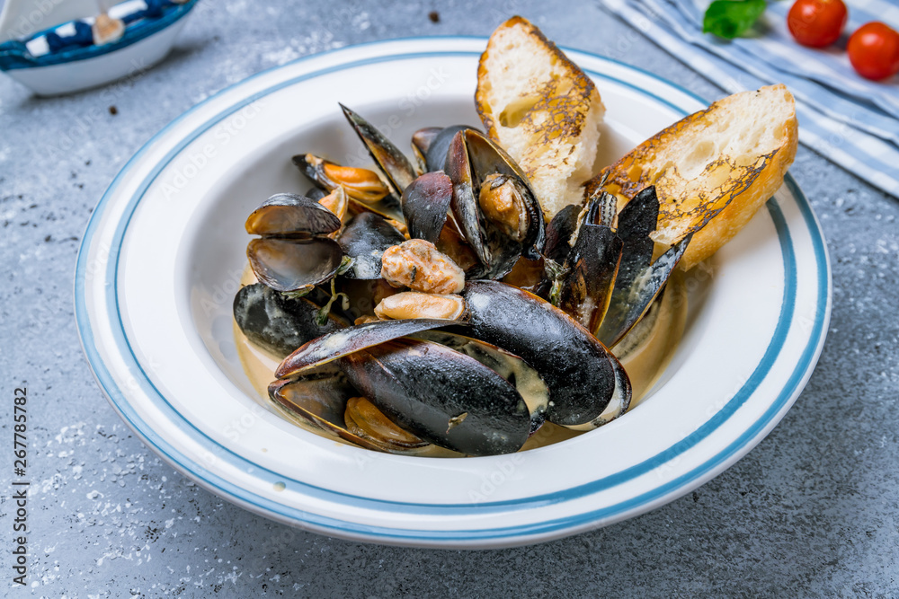 Mussels in cheese sauce on plate