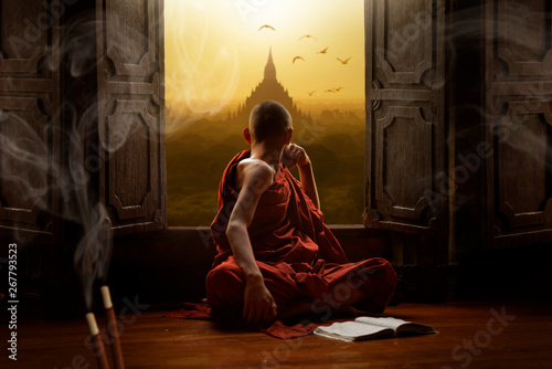 Tablou canvas Novice buddhist monk inside a temple in the Bagan Valley