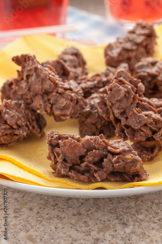 Chocolate corn flake cakes a simple party cake recipe for children to make