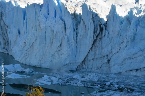 perito moreno photo