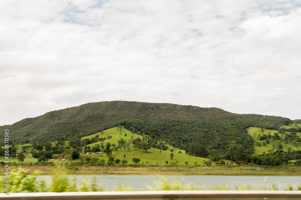 Obraz premium Beautiful green Montain with blue sky