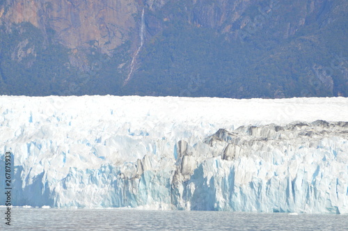 lago argentino photo