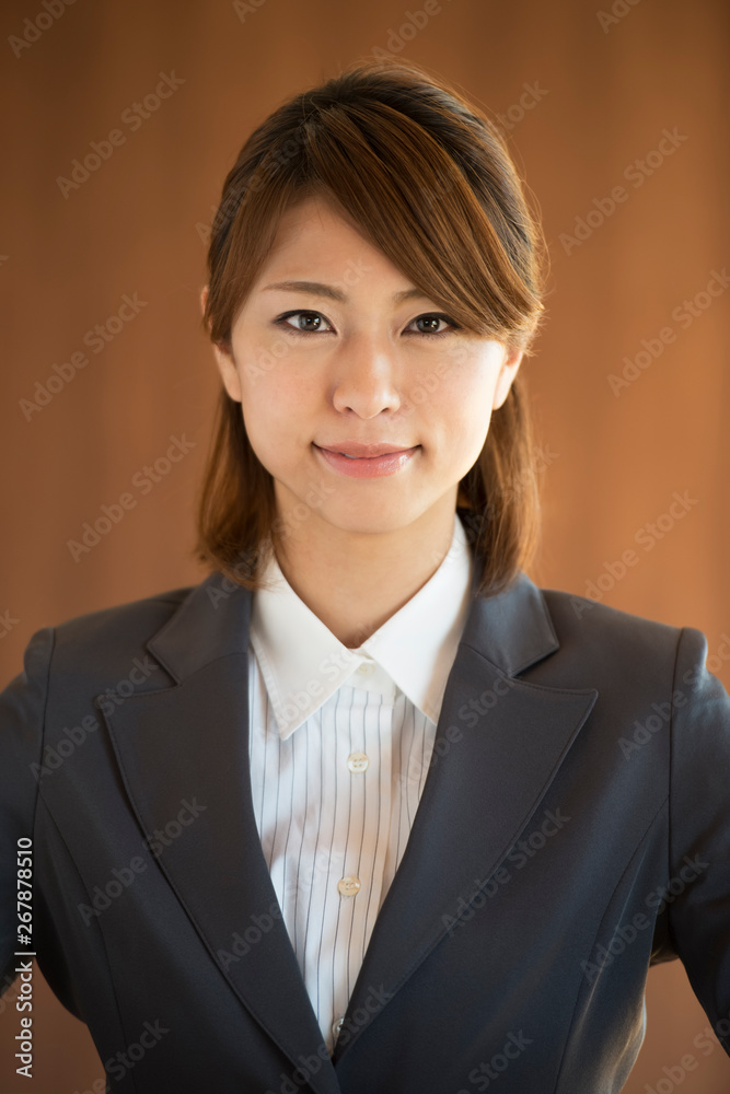 微笑むビジネスウーマン 微笑むビジネスウーマン