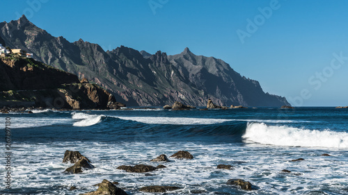 Ocean waves in the rocky Bay