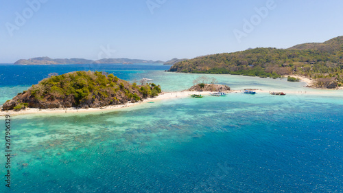Fototapeta Naklejka Na Ścianę i Meble -  Tropical islands with white beaches. Turquoise lagoon and coral reefs, top view. Philippines, Palawan